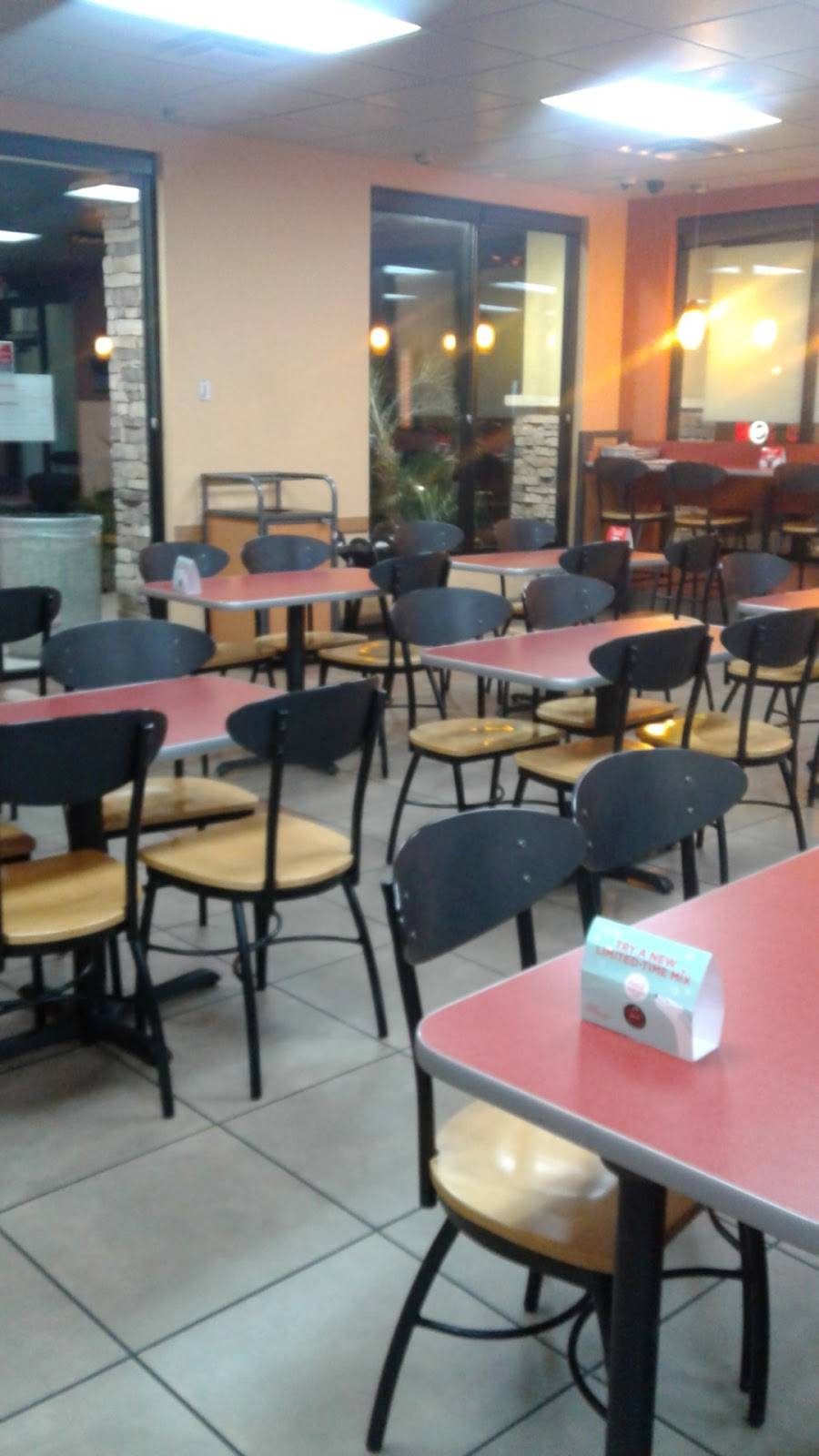 Jack in the Box | restaurant | 29993 Canyon Hills Rd, Lake Elsinore, CA 92532, USA | 9512442649 OR +1 951-244-2649