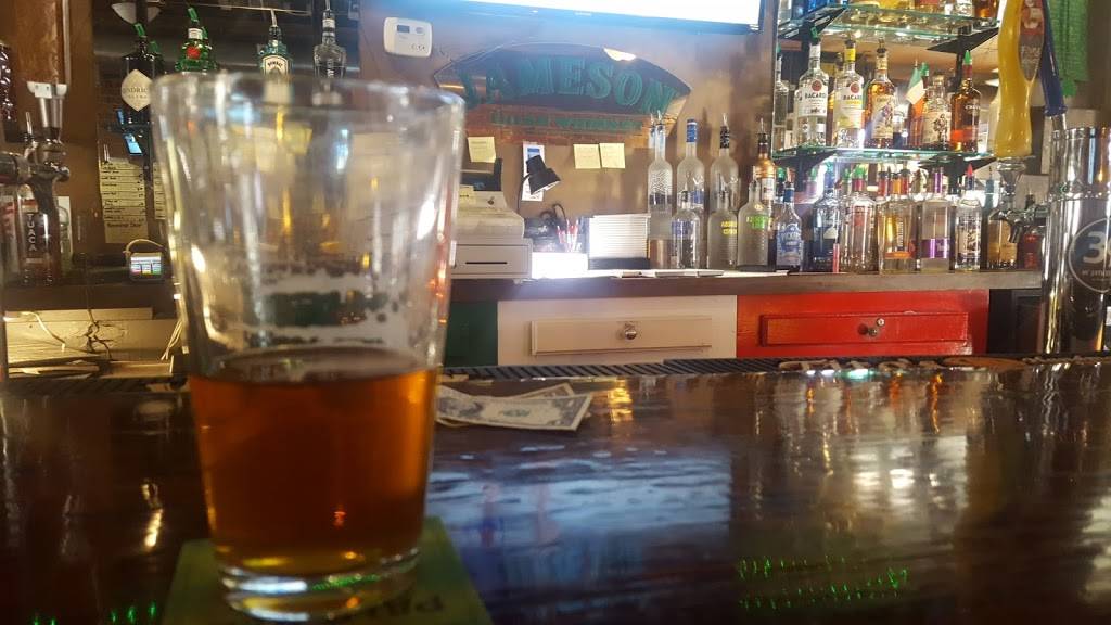 Gilhoulys | restaurant | 1721 W 39th St, Kansas City, MO 64111, USA | 8165612899 OR +1 816-561-2899