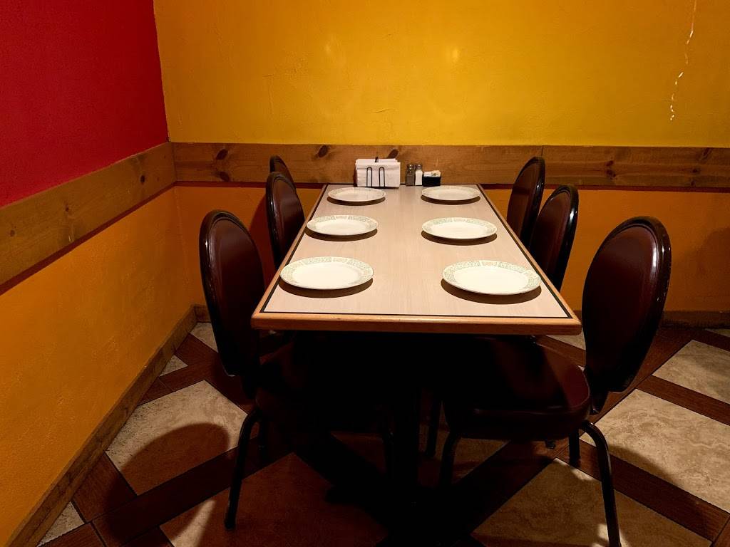 Kohinoor Indian Restaurant and Lounge | night club | 6 E Columbia Ave, Champaign, IL 61820, USA | 2175521384 OR +1 217-552-1384