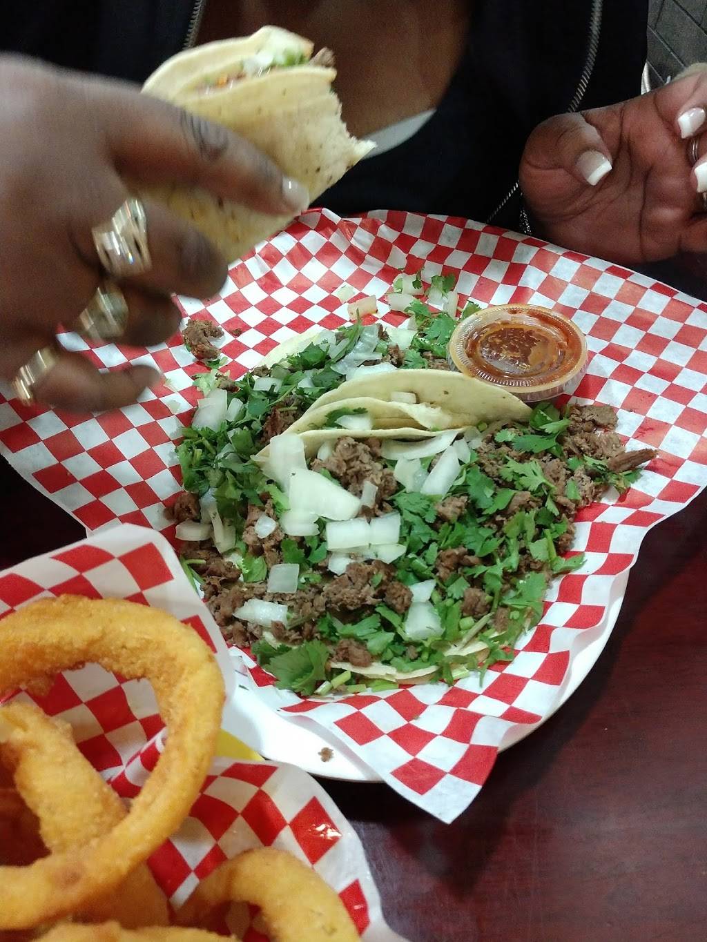 Yellow Basket Burgers | restaurant | 14303 Palmdale Rd, Victorville, CA 92392, USA | 7609527534 OR +1 760-952-7534