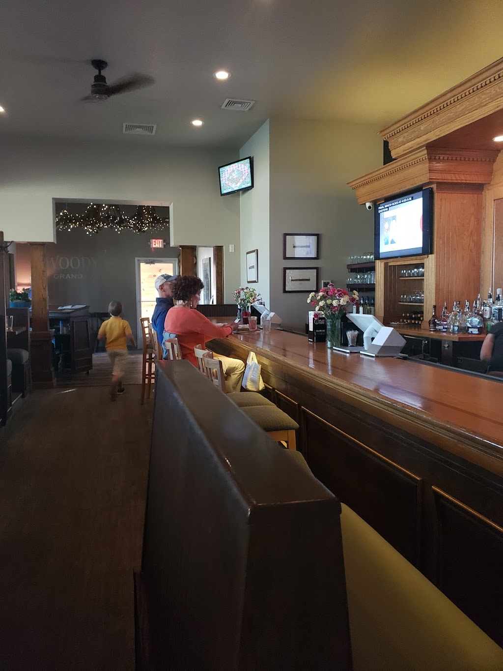 Sand Bay Trading Co. and Woody’s Grand Lake | restaurant | 14313 E Hwy #638, Presque Isle, MI 49777, USA | 9895950242 OR +1 989-595-0242