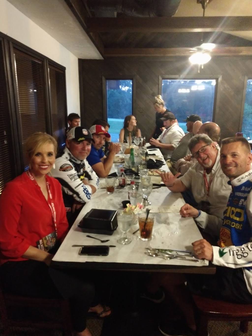 Fireside Dining | restaurant | 2256 Lodge Rd, Ardmore, OK 73401, USA | 5802264070 OR +1 580-226-4070