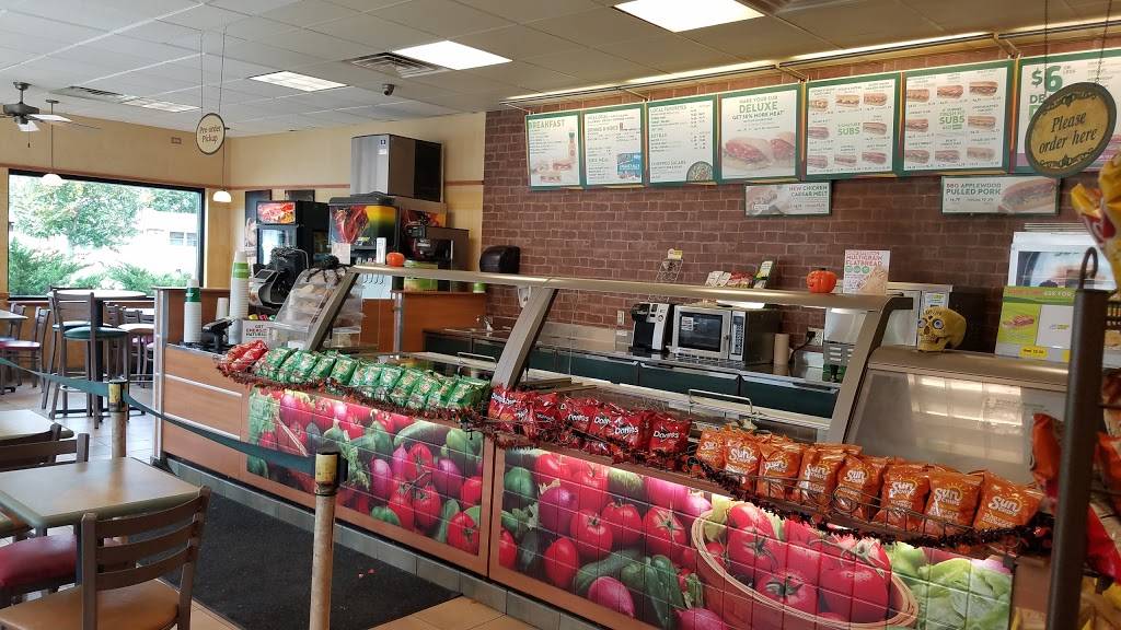 Subway | restaurant | 3021 N Rockton Ave, Rockford, IL 61103, USA | 8152092494 OR +1 815-209-2494