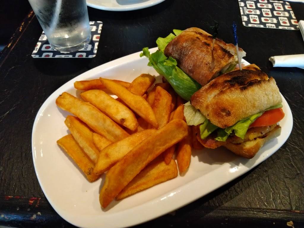 Tom & Jerrys Bistro | restaurant | 17335 Yonge St, Newmarket, ON L3Y 8Z2, Canada | 9058532345 OR +1 905-853-2345