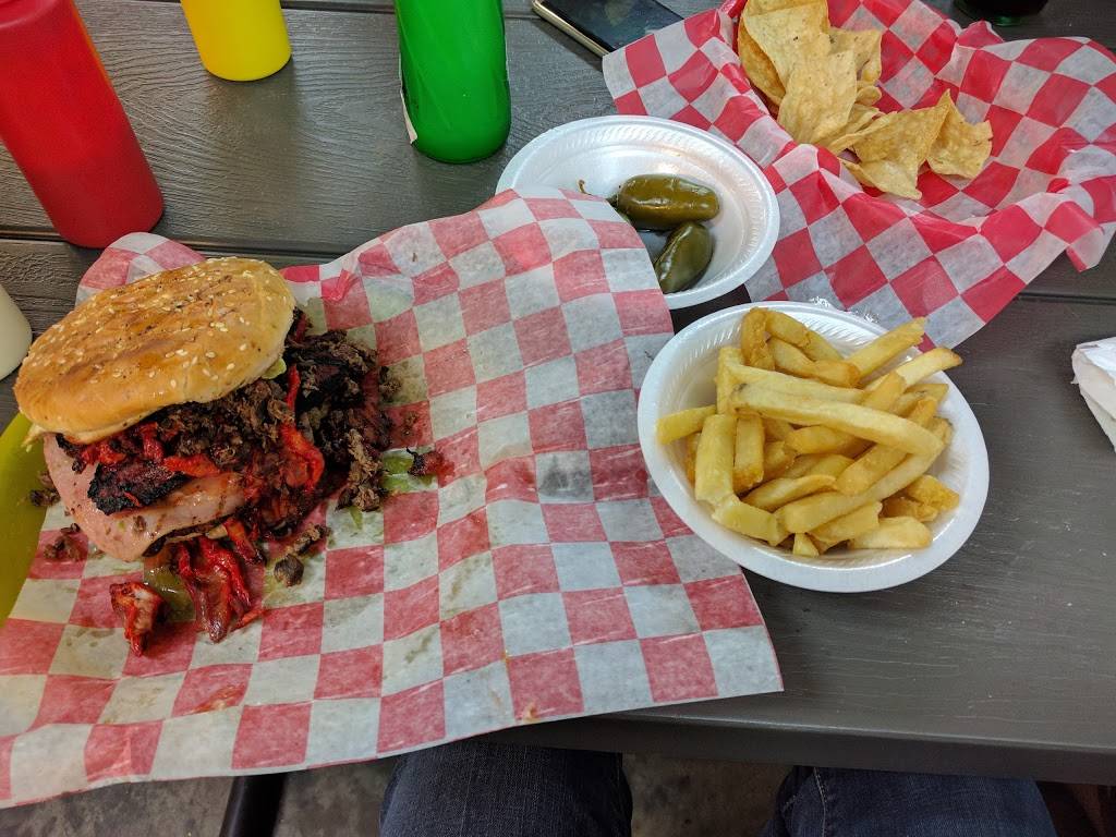 El Perron Hot Dogs | restaurant | 5020 East Sam Houston Pkwy N, Houston, TX 77015, USA | 8322039512 OR +1 832-203-9512