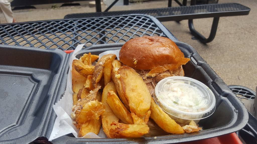 Lazybones Smokehouse | restaurant | 27475 Groesbeck Hwy, Roseville, MI 48066, USA | 5867757427 OR +1 586-775-7427