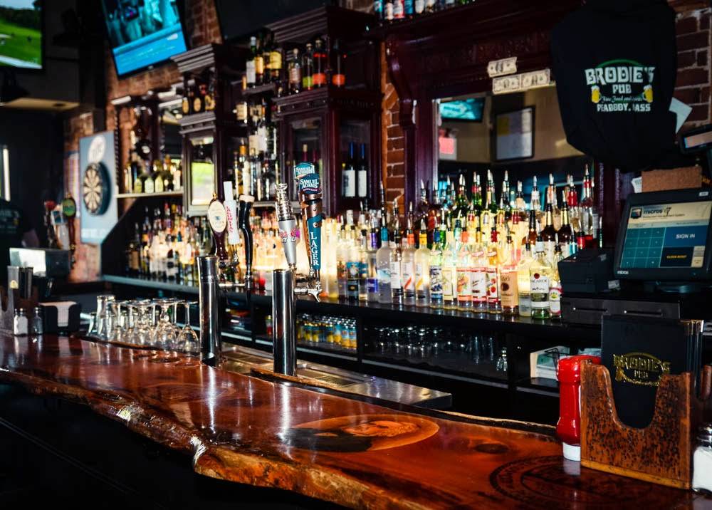 Brodies Pub | restaurant | 10 Lowell St, Peabody, MA 01960, USA | 9789779988 OR +1 978-977-9988