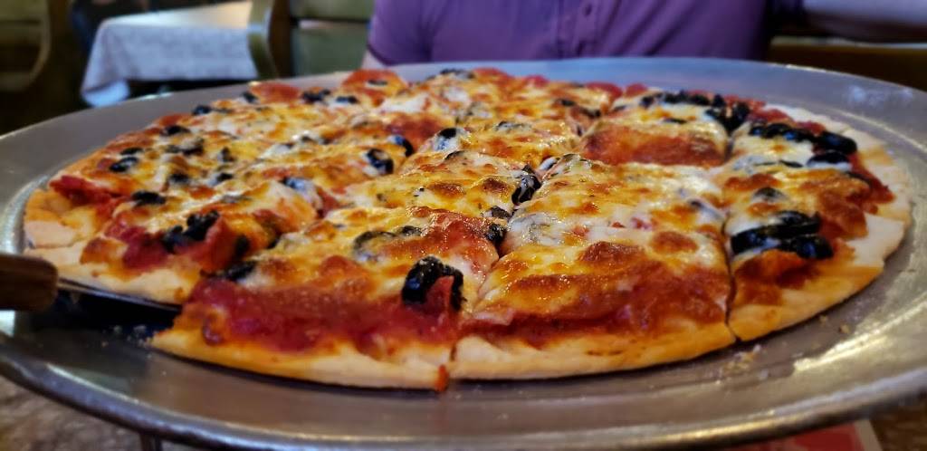 Vinces Restaurant & Pizzeria | restaurant | 6217 W 63rd St, Chicago, IL 60638, USA | 7735868550 OR +1 773-586-8550