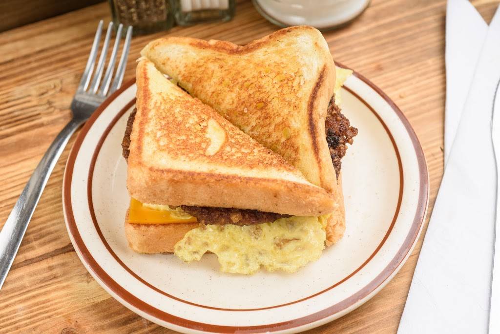 Country Home Cafe | restaurant | 3536 US-24, Grantville, KS 66429, USA | 7852462444 OR +1 785-246-2444