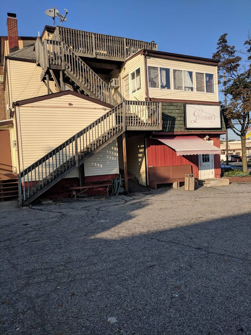 Lenoras Bar & Grill | restaurant | 129 Johnson Ave, Hackensack, NJ 07601, USA | 2014894448 OR +1 201-489-4448