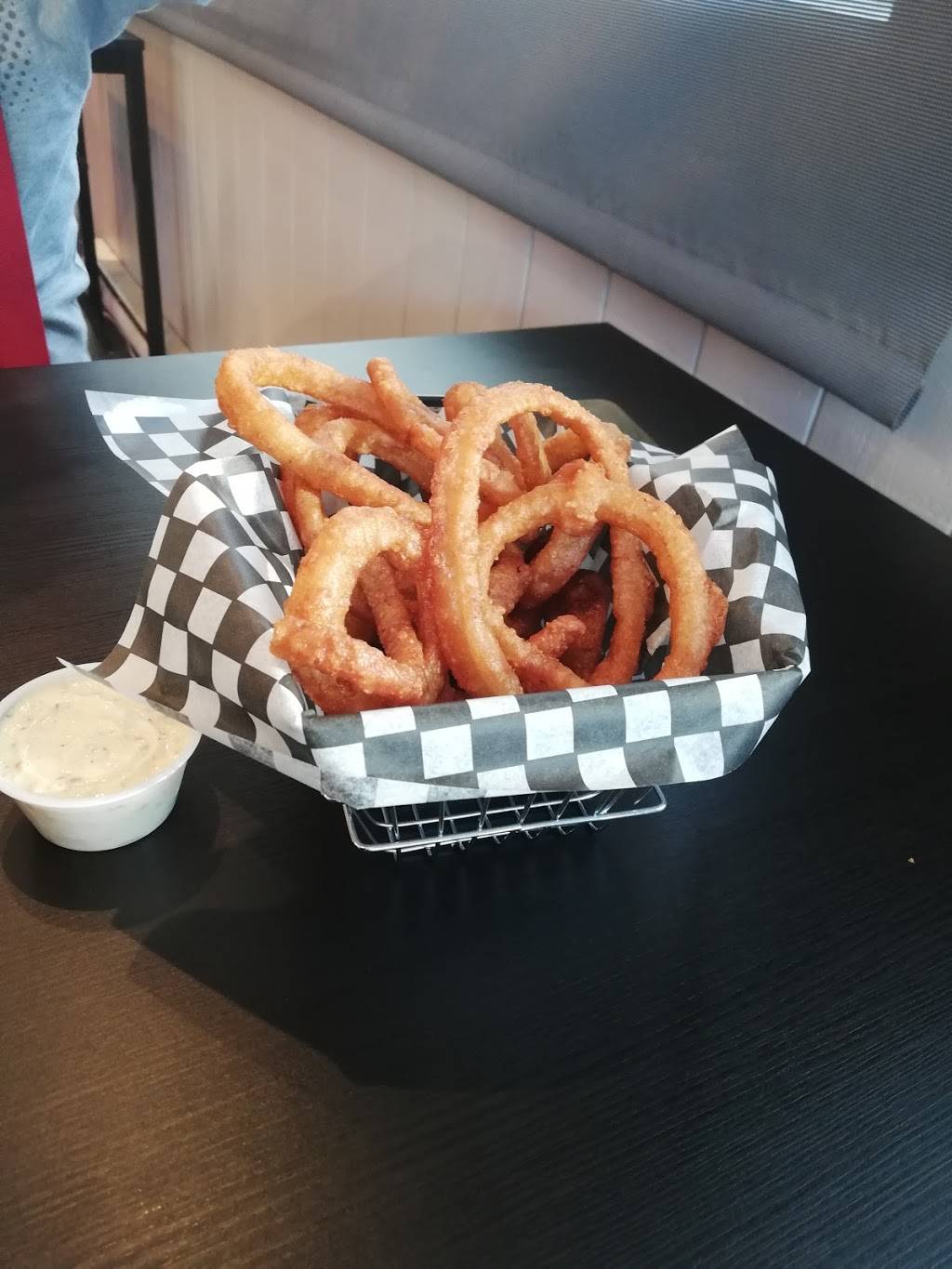 Pizza La Différence | restaurant | 556 Avenue de Buckingham, Gatineau, QC J8L 1N2, Canada | 8199862000 OR +1 819-986-2000