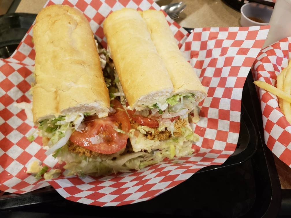 Verna Maes Poboys, Seafood and More | restaurant | 16010 West Rd, Houston, TX 77095, USA | 8326744976 OR +1 832-674-4976