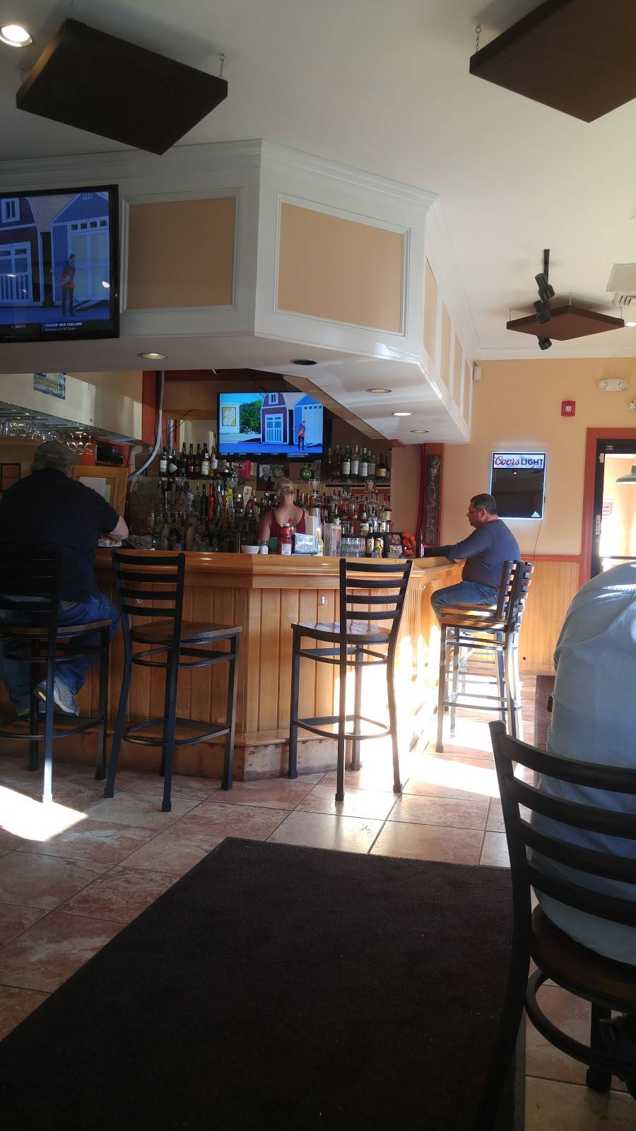 Lake George Tavern | restaurant | 2 Main St, Wales, MA 01081, USA | 4132450103 OR +1 413-245-0103