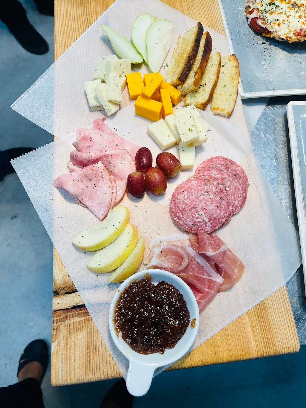 The Villa | restaurant | 23036 Joaquin Gully Rd, Twain Harte, CA 95383, USA | 2096773082 OR +1 209-677-3082