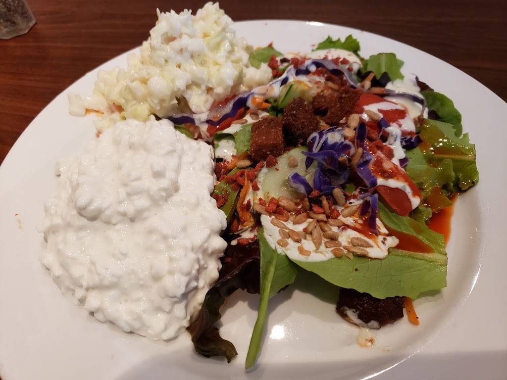 Markos Pizza | restaurant | W156N9664 Pilgrim Rd, Germantown, WI 53022, USA | 2622511555 OR +1 262-251-1555