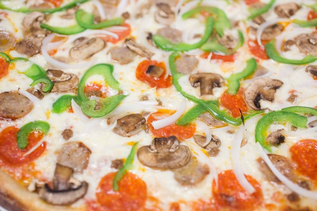 J. Dels Pizza | restaurant | 2664 Teaster Ln #104A, Pigeon Forge, TN 37863, USA | 8653663050 OR +1 865-366-3050