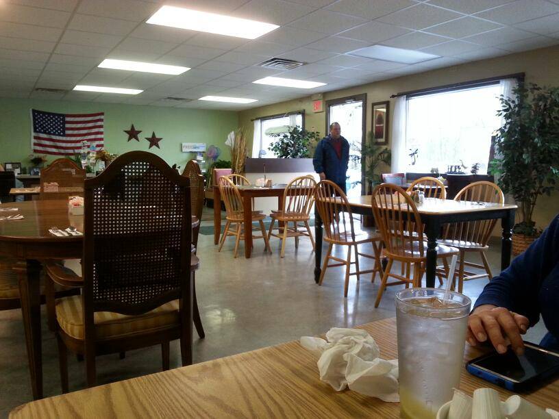 The Firefly Diner | restaurant | 435 US-1, Kittery, ME 03904, USA | 2077521120 OR +1 207-752-1120