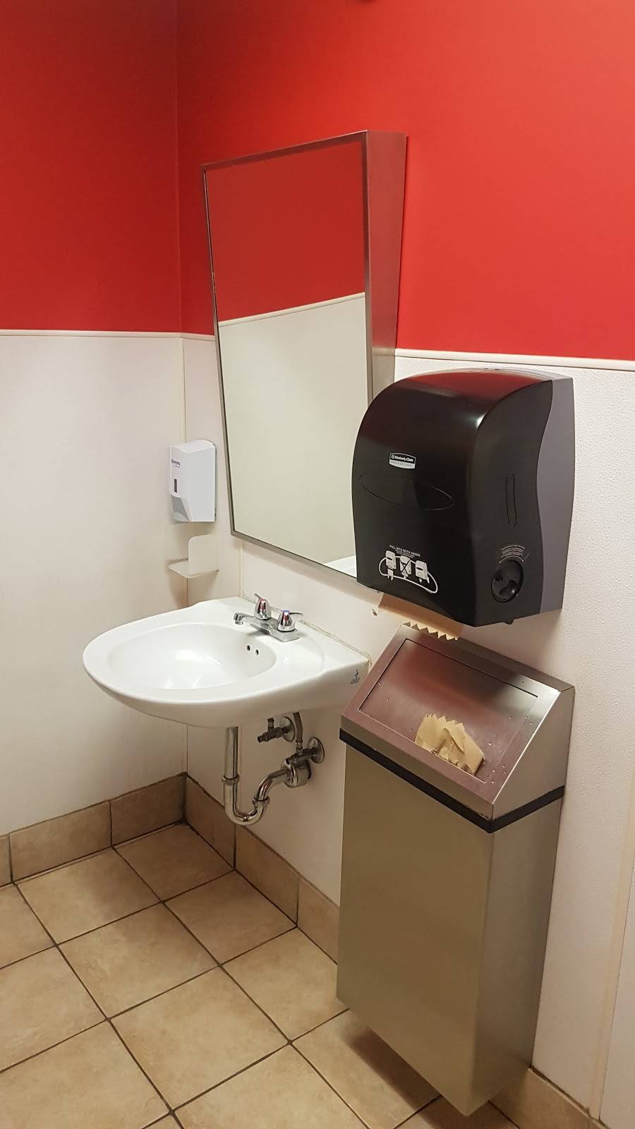 Quiznos | restaurant | 3054 Boulevard Laframboise, Saint-Hyacinthe, QC J2S 4Z4, Canada | 4502529191 OR +1 450-252-9191