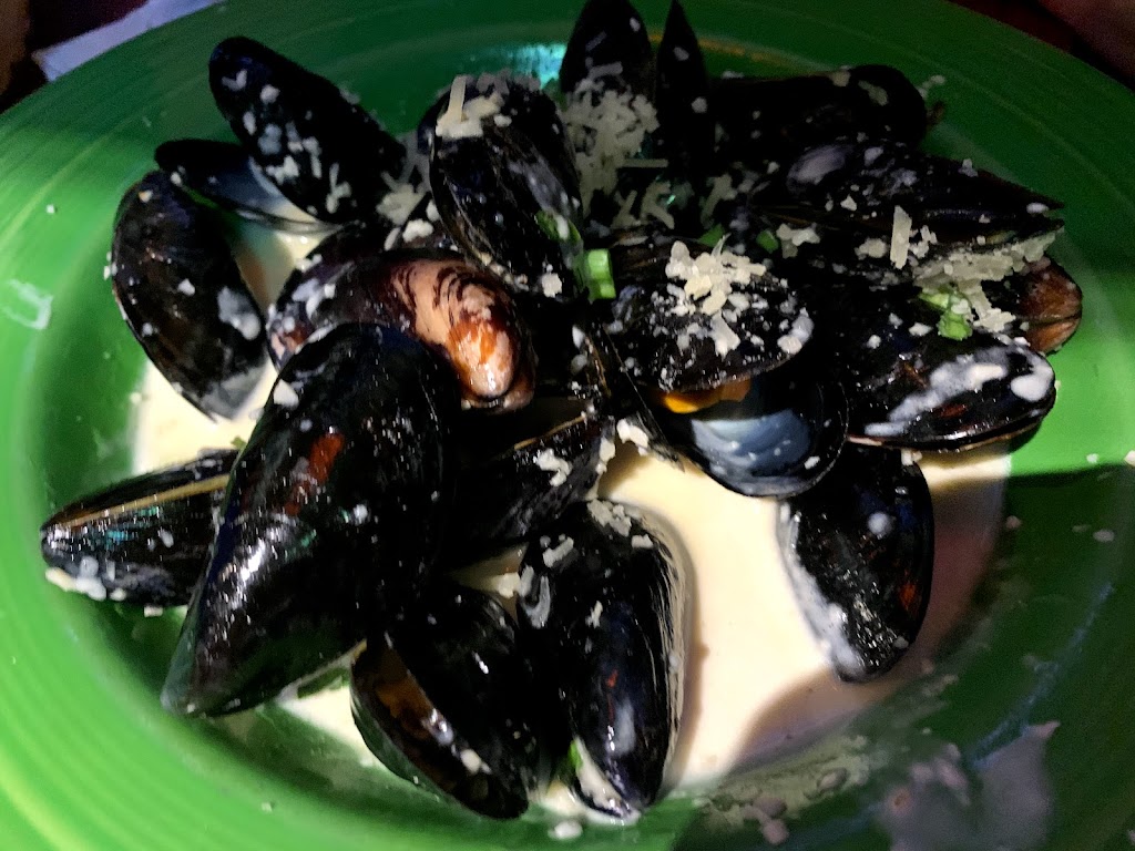 OQuigleys Seafood Steamer & Oyster Sports Bar | restaurant | 34940 Emerald Coast Pkwy #101, Destin, FL 32541, USA | 8508371015 OR +1 850-837-1015