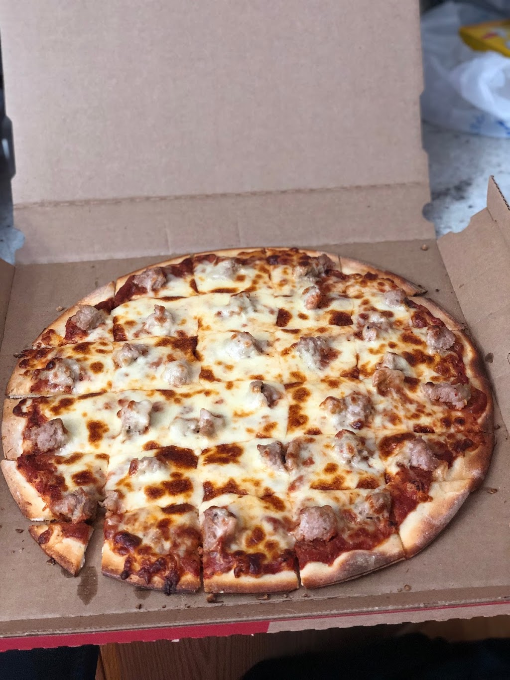 Reds Savoy Pizza | restaurant | 400 Wabasha St N, St Paul, MN 55102, USA | 6517973774 OR +1 651-797-3774