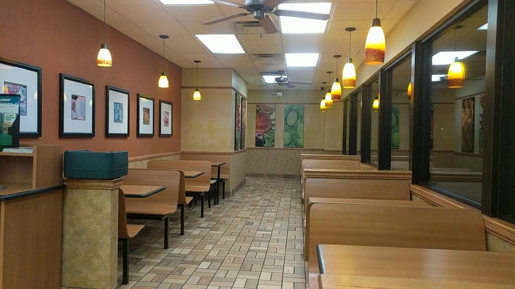 Subway | meal takeaway | 101 Main St, Halstead, KS 67056, USA | 3168353500 OR +1 316-835-3500