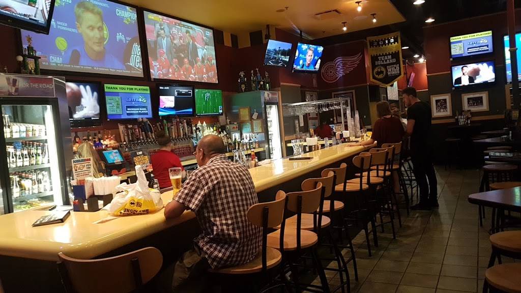 Buffalo Wild Wings | restaurant | 2899 W Shore Dr, Holland, MI 49424, USA | 6163999461 OR +1 616-399-9461