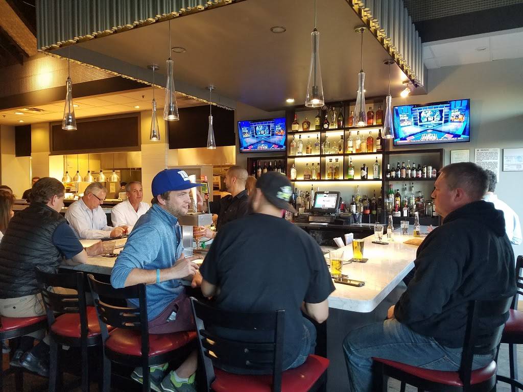 Metropolitan Bar & Grill | restaurant | 10111 Inverness Main St, Englewood, CO 80112, USA | 7202428026 OR +1 720-242-8026