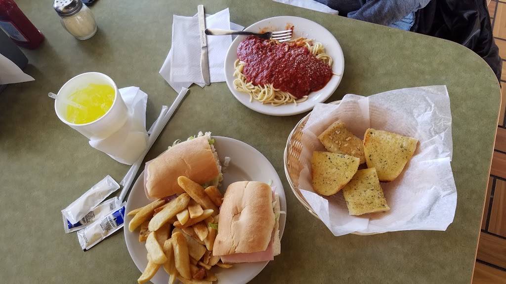 The Grinders & Spaghetti House | restaurant | 2171 Kimberly Rd, Bettendorf, IA 52722, USA | 5633551722 OR +1 563-355-1722