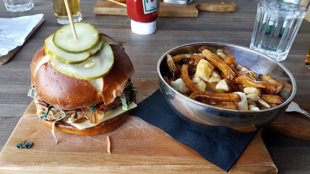 Pub Chienne à Jacques | restaurant | 625 Boulevard Curé-Labelle #2, Blainville, QC J7C 2J1, Canada | 4505087888 OR +1 450-508-7888