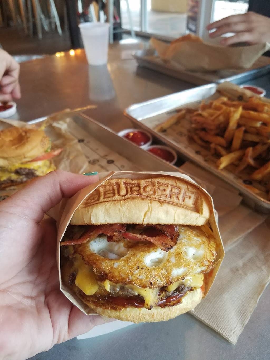 BurgerFi | restaurant | 15910 Pines Blvd, Pembroke Pines, FL 33027, USA | 9545891612 OR +1 954-589-1612