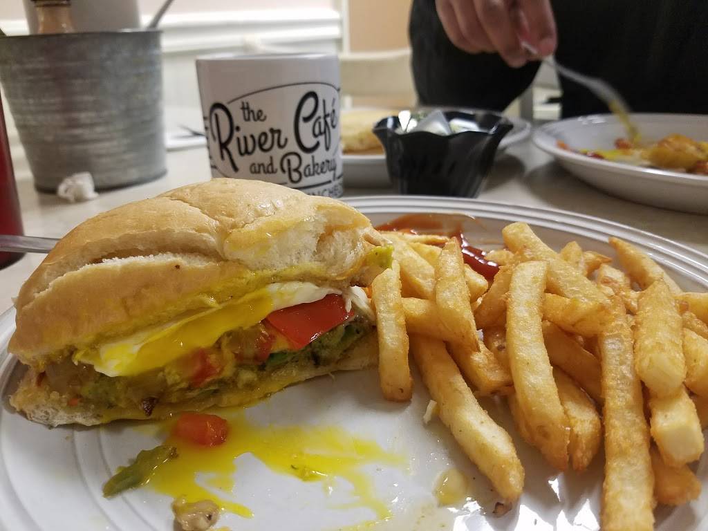 Hunt + Hart I Cafe + Bakery | bakery | 22 E Main St, Huntington, MA 01050, USA | 4136673030 OR +1 413-667-3030