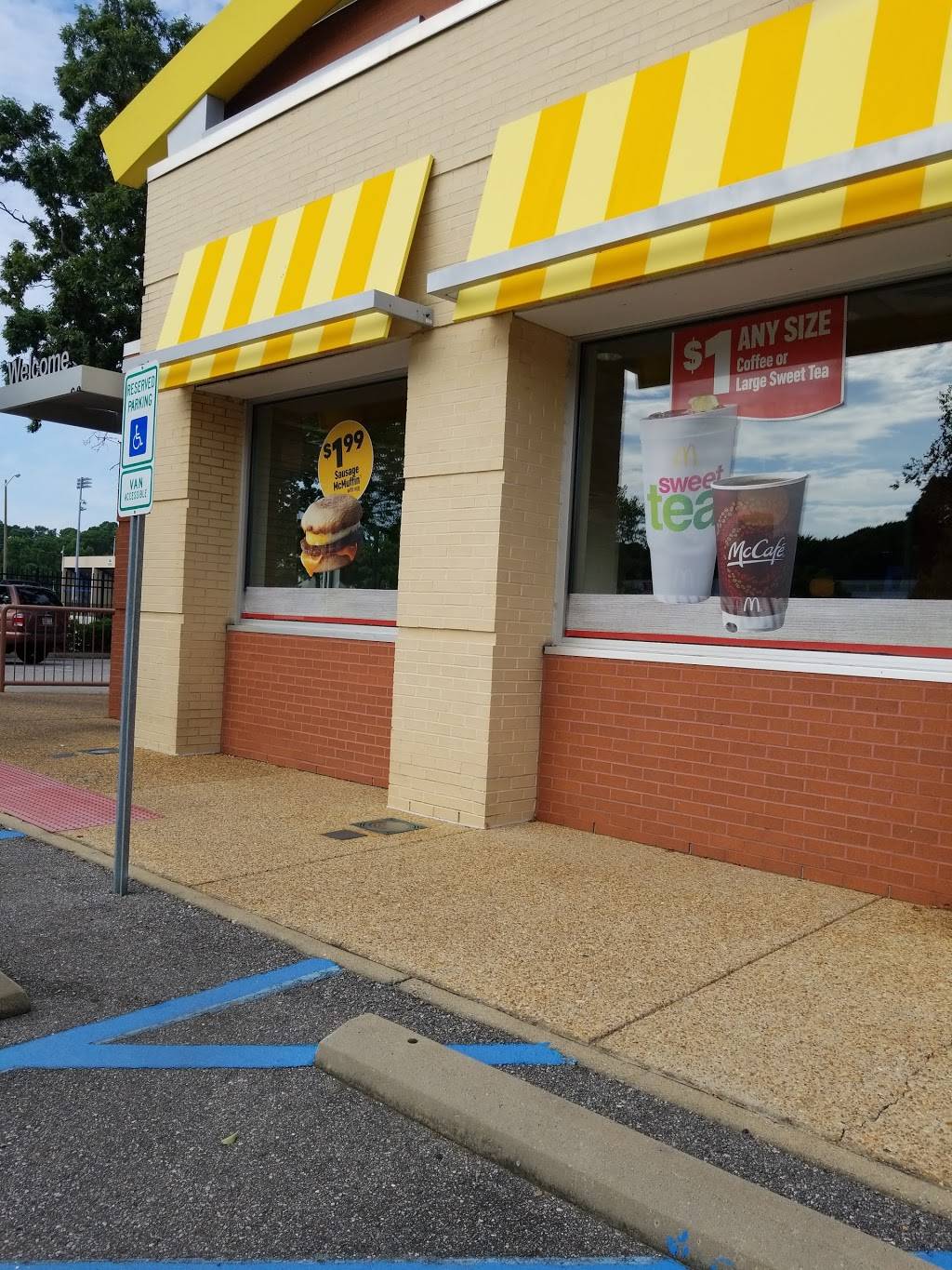 McDonalds | cafe | 12487 Warwick Blvd, Newport News, VA 23606, USA | 7575911808 OR +1 757-591-1808