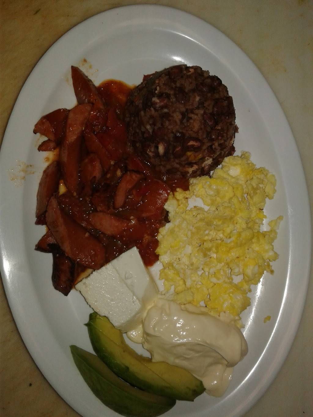 Restaurante Y Pupuseria El Maná | restaurant | 2511 W Jefferson Blvd, Los Angeles, CA 90018, USA | 3236322032 OR +1 323-632-2032