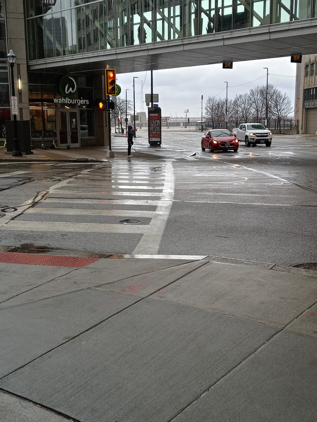 Wahlburgers | restaurant | 2105 Ontario St, Cleveland, OH 44115, USA | 2164170251 OR +1 216-417-0251