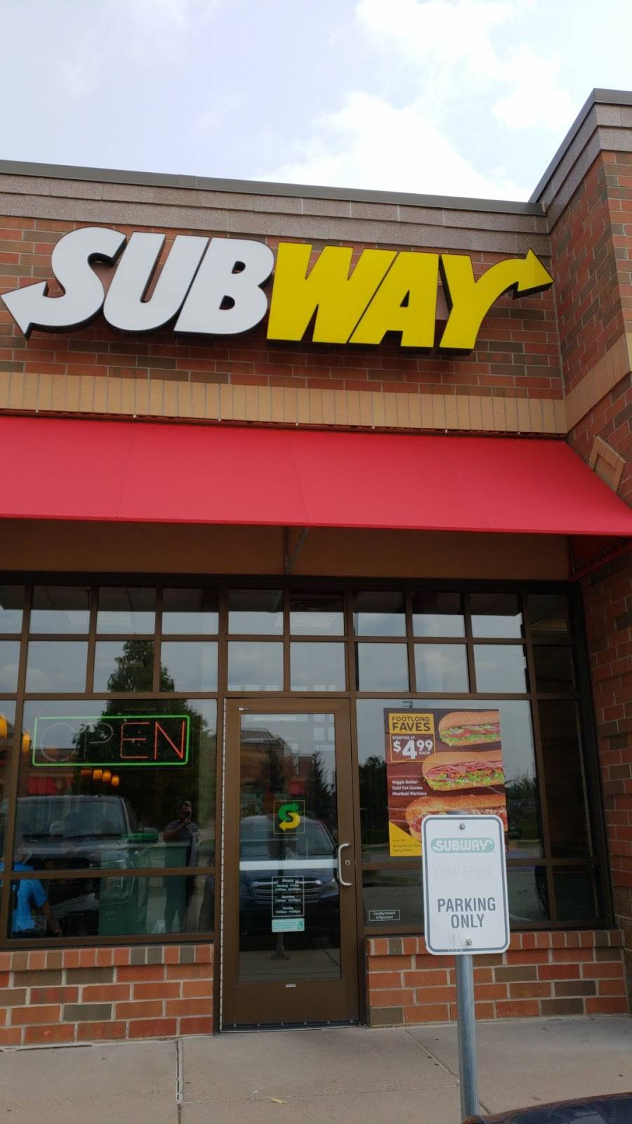 Subway | restaurant | 20210 Heritage Dr, Lakeville, MN 55044, USA | 9529855920 OR +1 952-985-5920