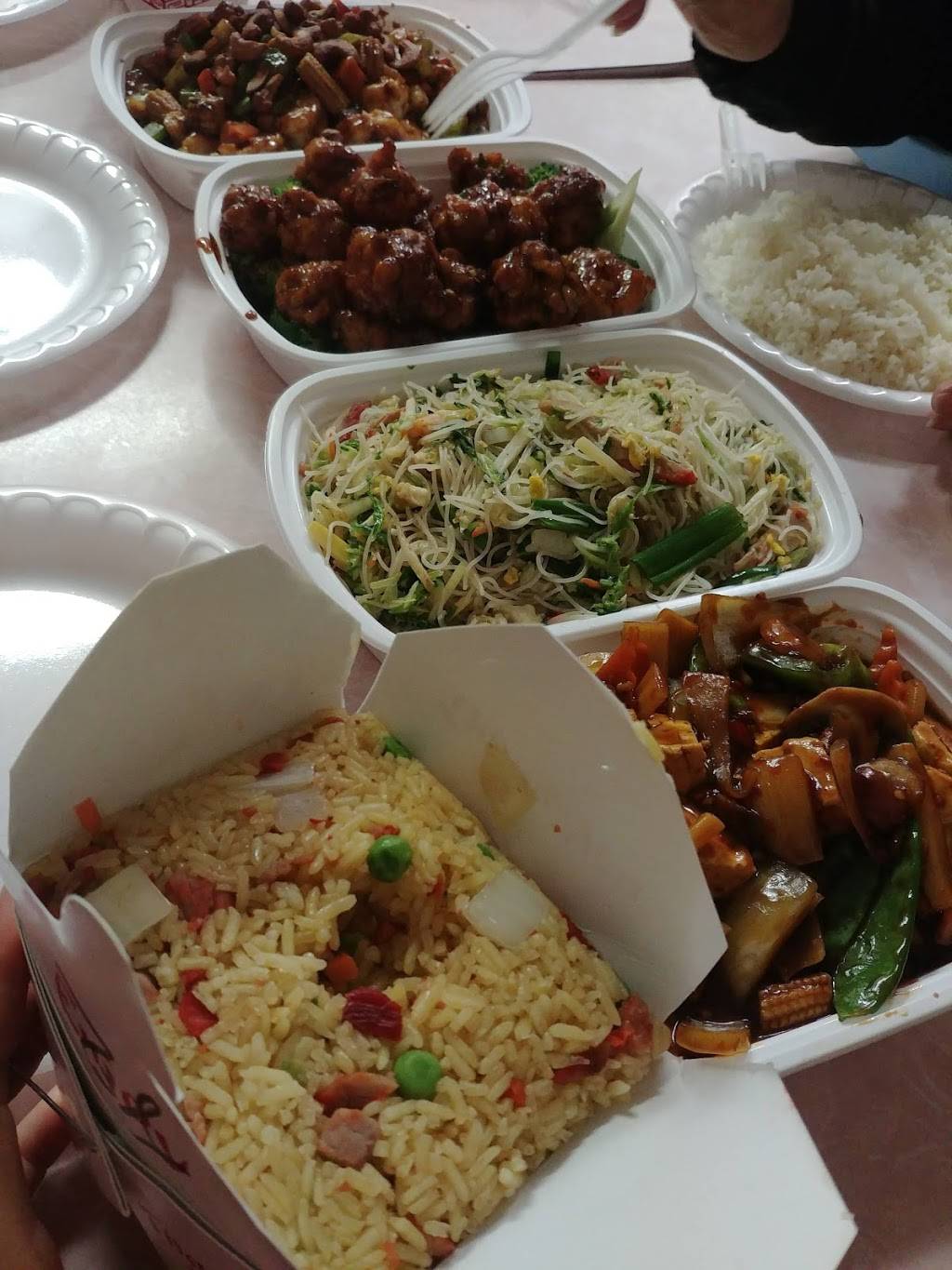 No 1 Chinese Restaurant | restaurant | 118 S Broadway, De Pere, WI 54115, USA | 9203399997 OR +1 920-339-9997