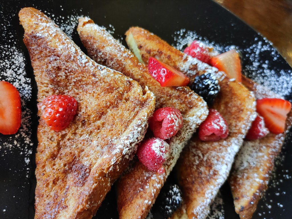 Tiffanys On Broadway | restaurant | 4645 N Broadway, Chicago, IL 60640, USA | 7732937323 OR +1 773-293-7323