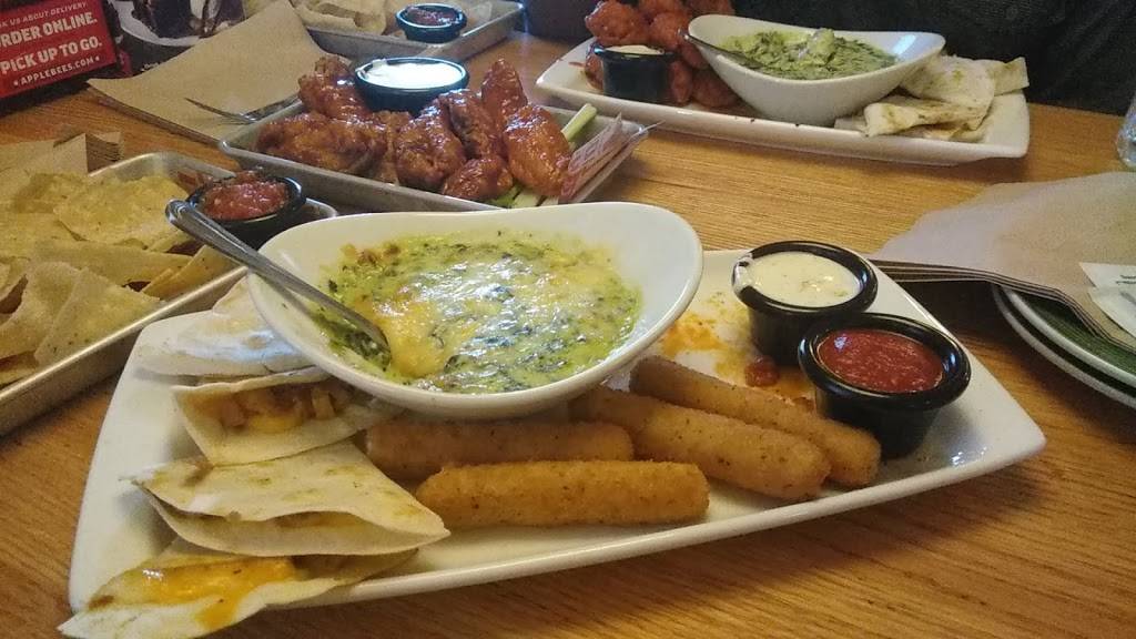 Applebees Grill + Bar | restaurant | 2 E Camelback Rd, Phoenix, AZ 85012, USA | 6022663330 OR +1 602-266-3330