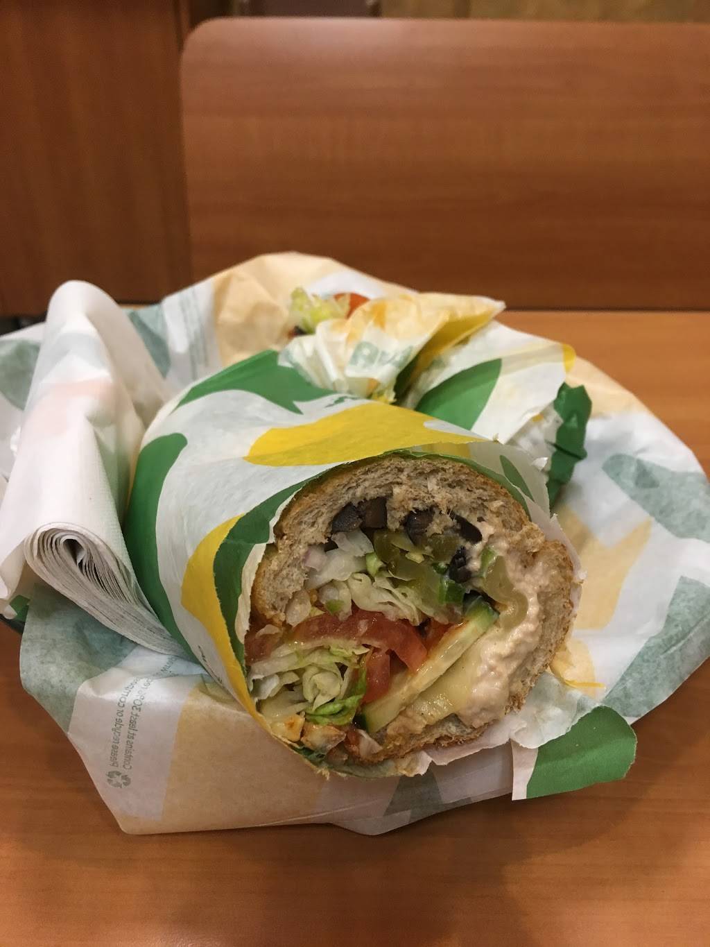 Subway | restaurant | 2015 Garnet Ave #101B, San Diego, CA 92109, USA | 8582705450 OR +1 858-270-5450