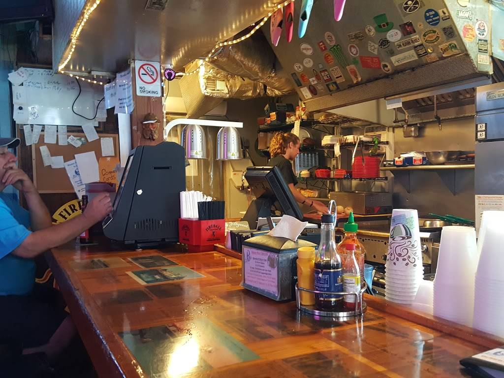 Planet Follywood | restaurant | 32 Center St, Folly Beach, SC 29439, USA | 8435887380 OR +1 843-588-7380