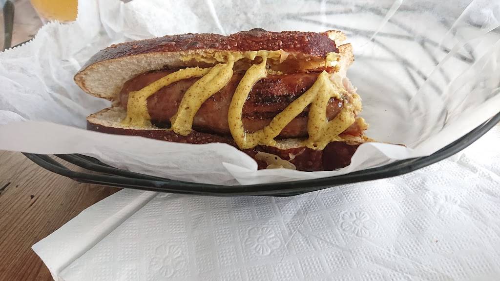 Continental Beer Garden | restaurant | 1901 Fort Myer Dr, Arlington, VA 22209, USA | 7034657675 OR +1 703-465-7675