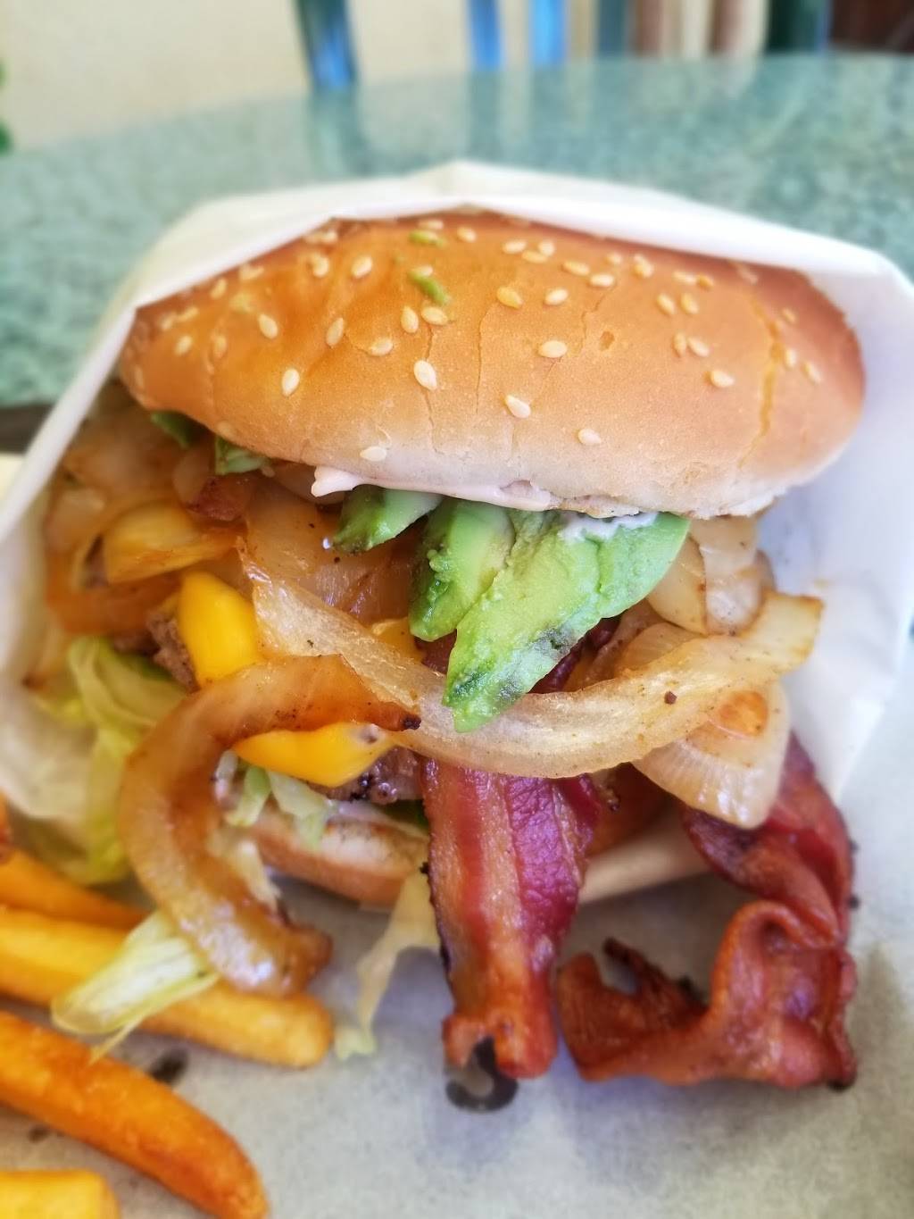 Boulevard Burgers | restaurant | 21718 Ventura Blvd, Woodland Hills, CA 91364, USA | 8187036005 OR +1 818-703-6005