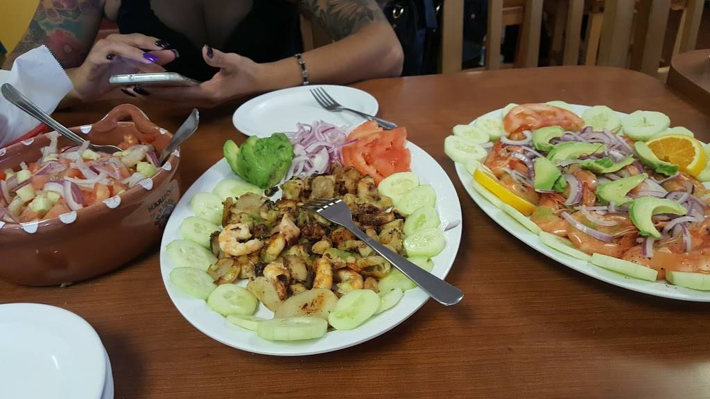 Mariscos Los Enriques | restaurant | 3690 Etiwanda Ave, Jurupa Valley, CA 91752, USA | 9516817151 OR +1 951-681-7151