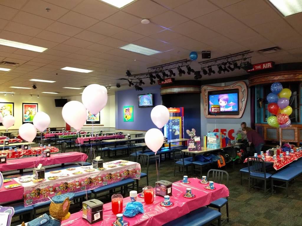 Chuck E. Cheeses | restaurant | 19125 W Bluemound Rd, Brookfield, WI 53045, USA | 2627851400 OR +1 262-785-1400