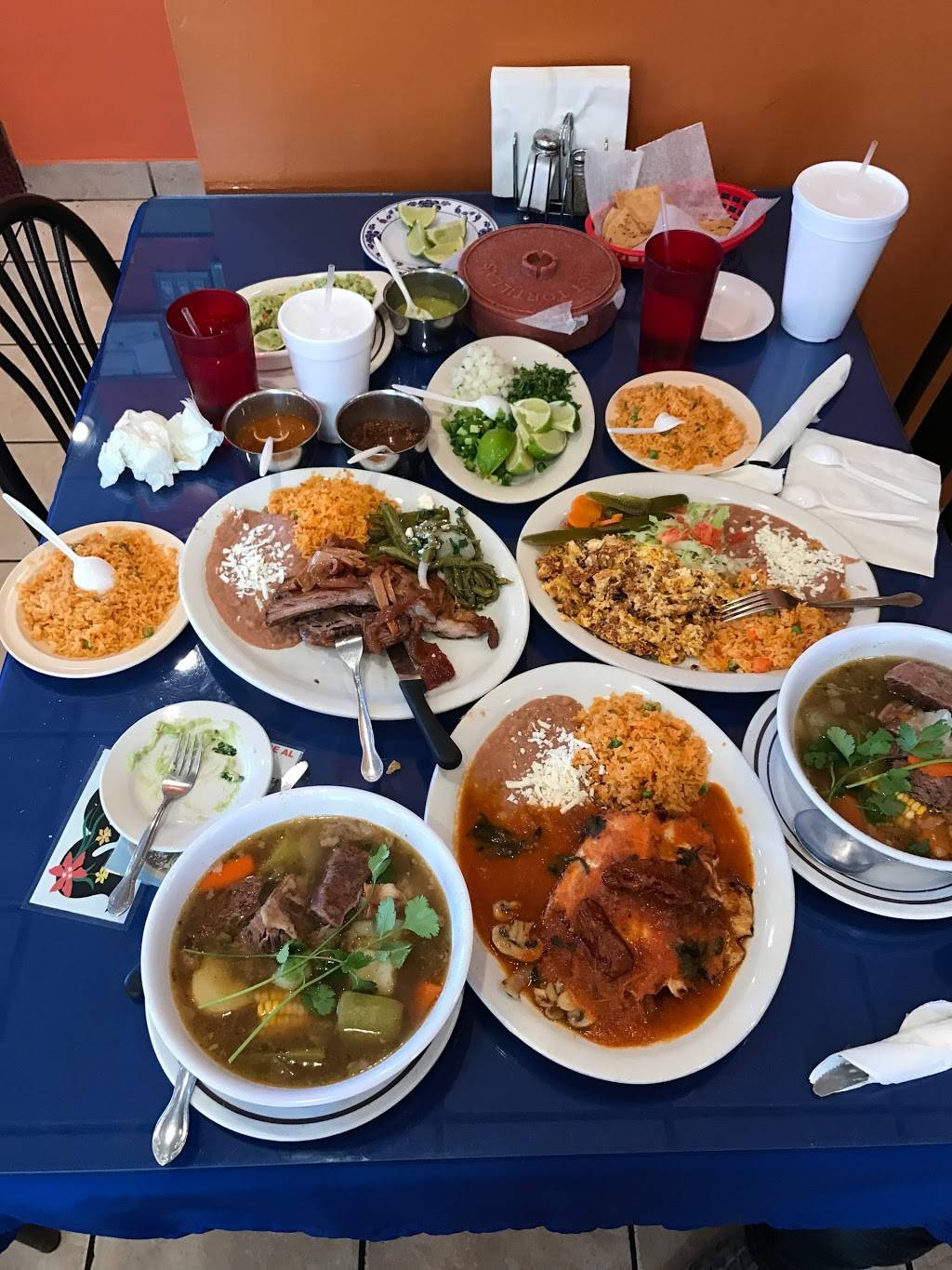Lindo Michoacan | restaurant | 3142 W Lawrence Ave, Chicago, IL 60625, USA | 7732798834 OR +1 773-279-8834