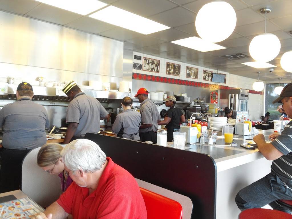 Waffle House | meal takeaway | 90 N Whyte Hardee Blvd, Hardeeville, SC 29927, USA | 8437843981 OR +1 843-784-3981
