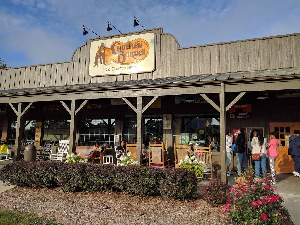 Cracker Barrel Old Country Store | restaurant | 2147 E Springs Dr, Madison, WI 53704, USA | 6082420560 OR +1 608-242-0560
