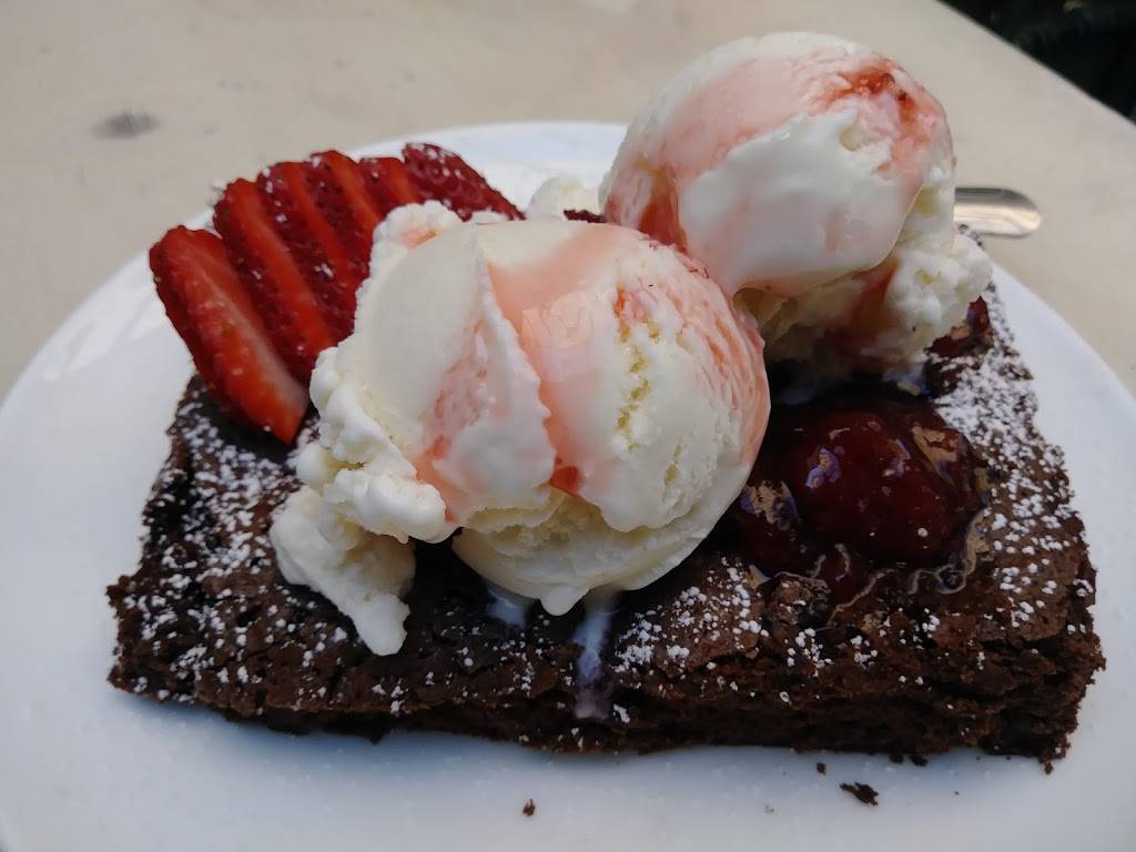 The Holloway | restaurant | 1320 Echo Park Ave, Los Angeles, CA 90026, USA | 2132217615 OR +1 213-221-7615