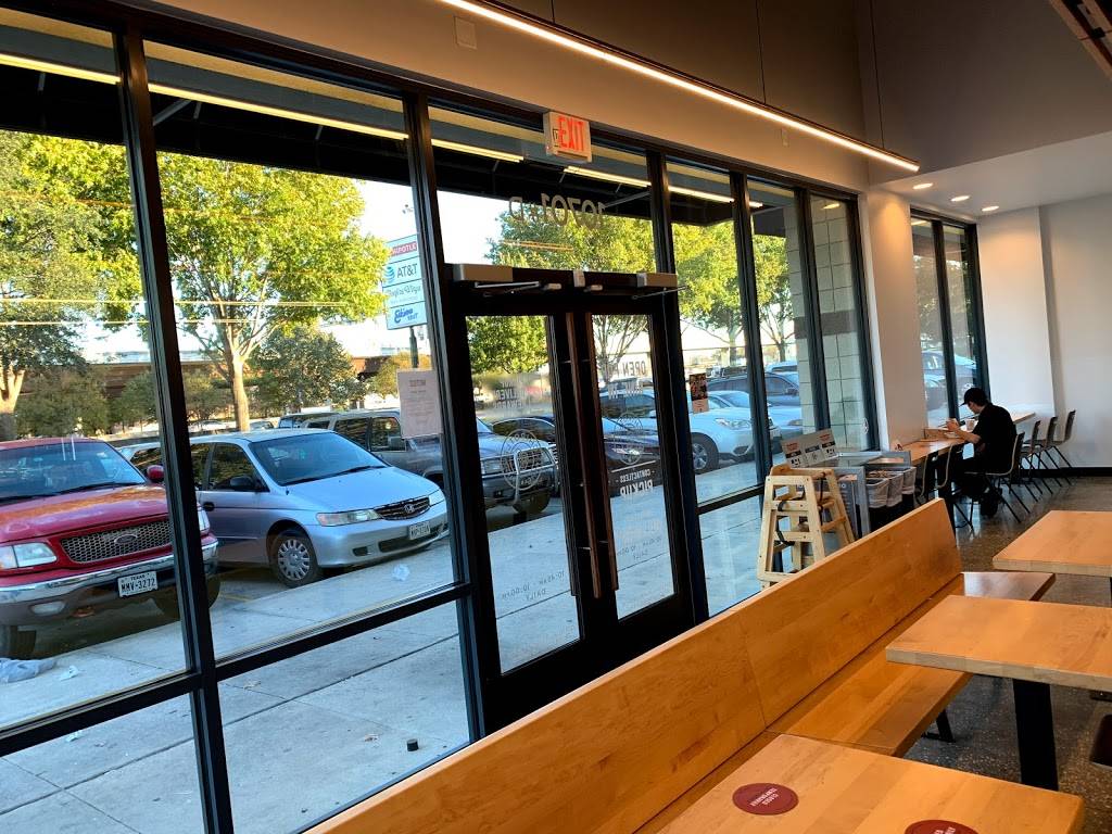 Chipotle Mexican Grill | restaurant | 10701 North Fwy D, Houston, TX 77037, USA | 2818208976 OR +1 281-820-8976