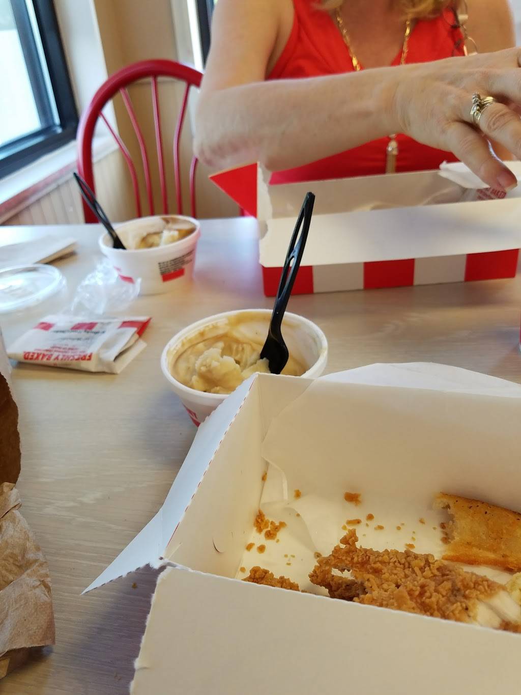 KFC | restaurant | 2241 Northampton St, Holyoke, MA 01040, USA | 4135367731 OR +1 413-536-7731